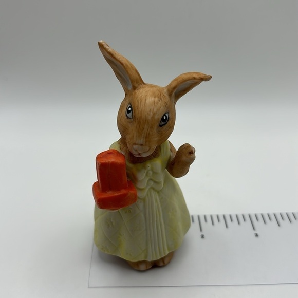 Collectible Lefton Ceramic Bunny with Yellow Dress and Gift Box 3.5 inches tall - Picture 6 of 8